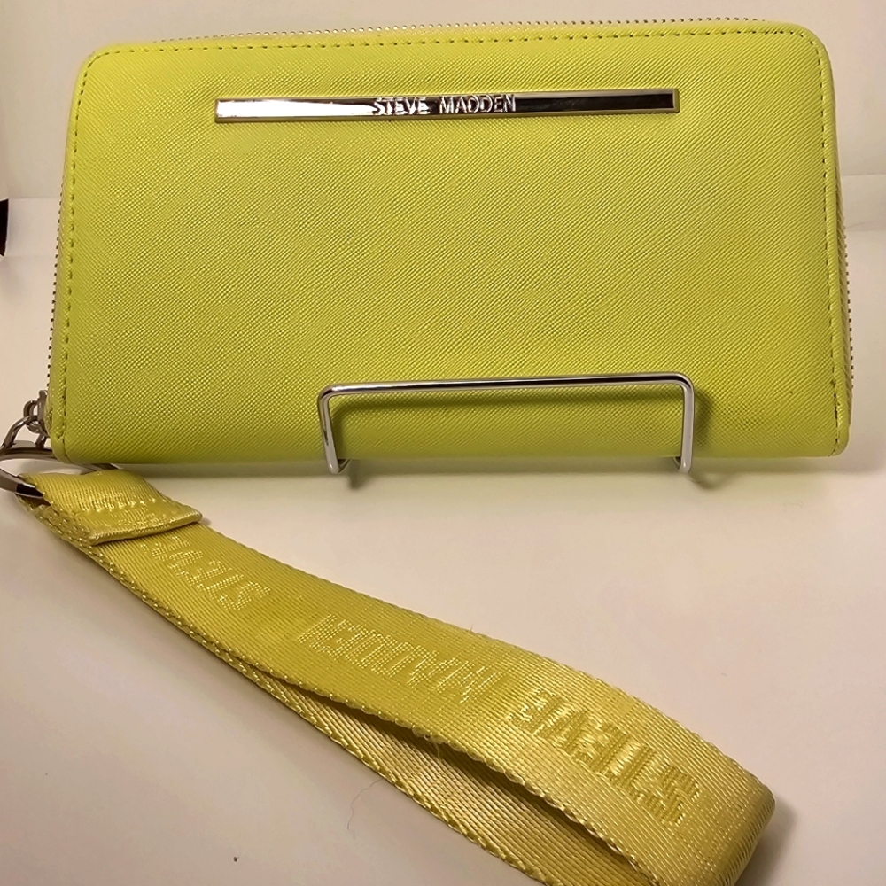 Steve Madden Green/Yellow Wristlet Wallet